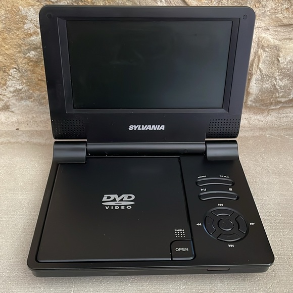 Sylvania Portable DVD Player CD Video/Audio SDVD7014 7" LCD Screen Remote Power - Picture 3 of 14